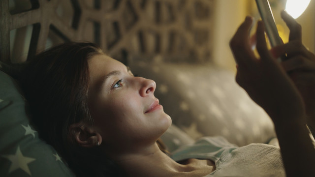 玩手机幽默笑话句子 离不开手机的搞笑句子