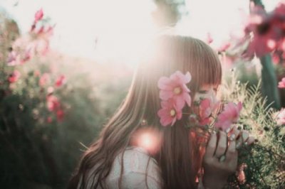 ​鲜花朋友圈说说的句子 赞美春暖花开的句子