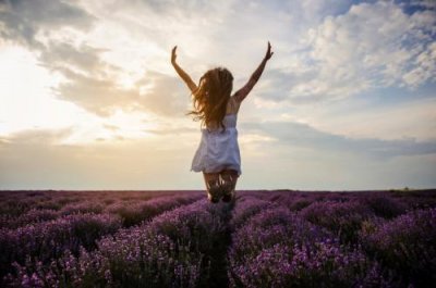 ​简洁的正能量早安句子54条