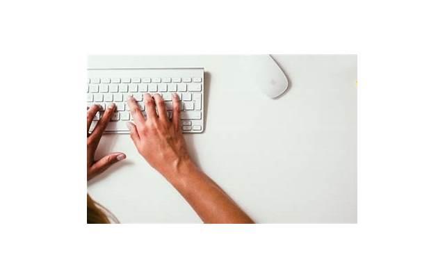 很沉默不爱说话的女生该怎么追？教你打开她的心