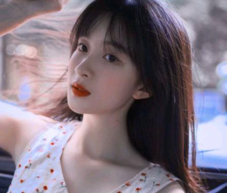 美女拍照开心朋友圈的句子