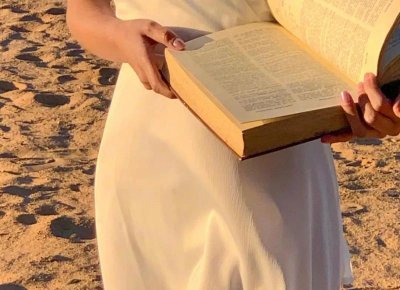 ​爱情甜蜜说说：隐身的人回复你 说明他不曾远离你