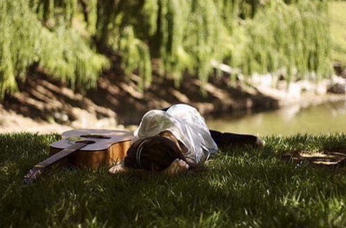 告诉全世界的人我现在很开心的句子