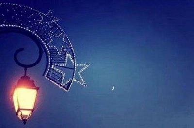 ​写夜晚夜空上的月亮优美句子(精选31句)