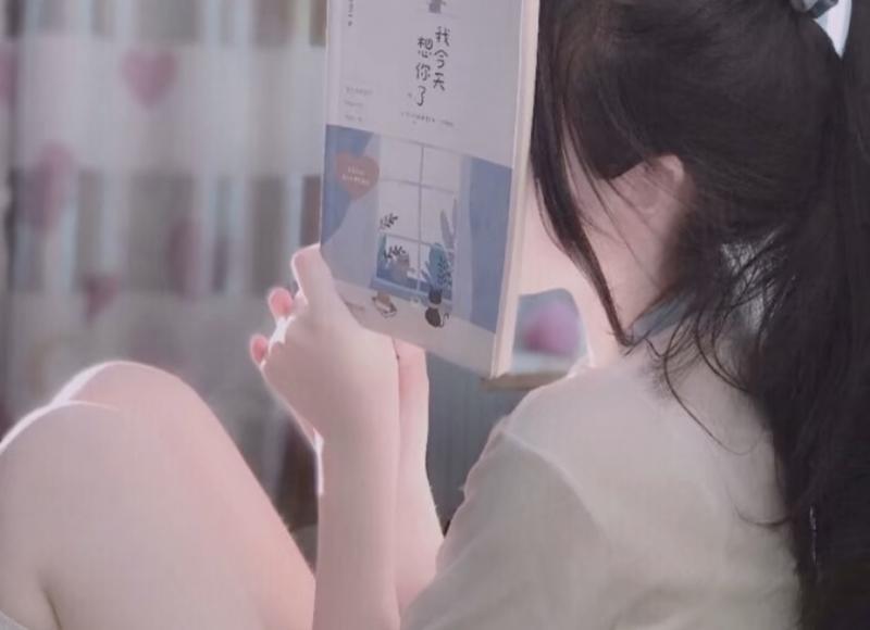哄女孩子睡觉的暖话肉麻点的，让她听了乖乖入睡