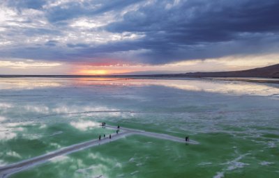 ​我听过最动人的两种声音是下课的铃声和你的笑声