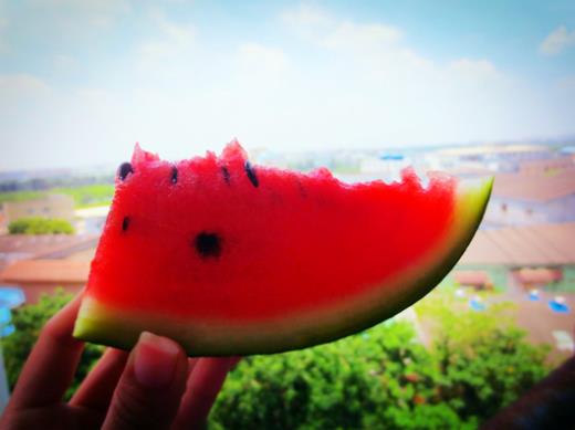 低调宣布自己有对象了