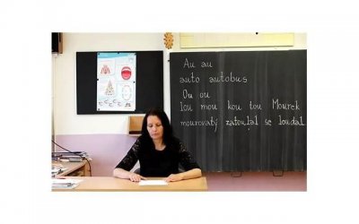 ​爱笑的女孩高级文案
